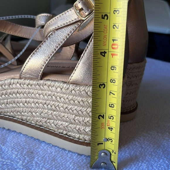 Lucky Brand Women's Rose Gold Sandals - Picture 11 of 11